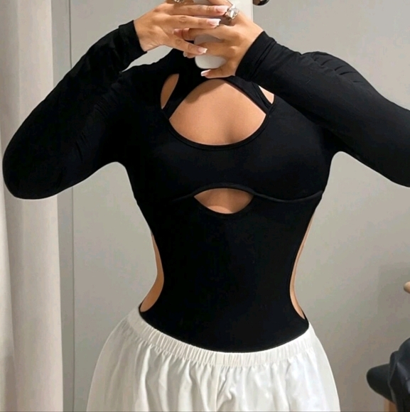 Cut Out Mock Neck Bodysuit - Picture 4 of 4